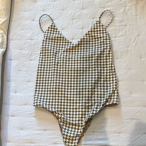 Acacia Banyans houndstooth print suit
